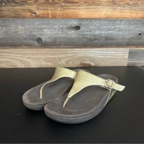 FitFlop Women's Gold Brown Lulu Metallic Snake Comfort Flip-Flop Shoes Size 7 - Picture 1 of 9